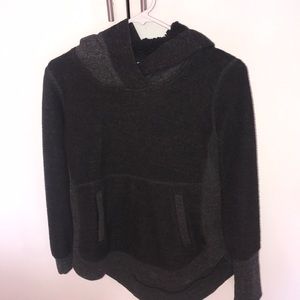 Alo Yoga sweatshirt